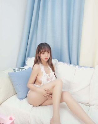 女女百合舌伸湿润腿间电影_蓝光神马在线观看