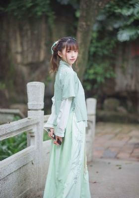 女闺蜜鞋袜调教女虐女_高清在线播放